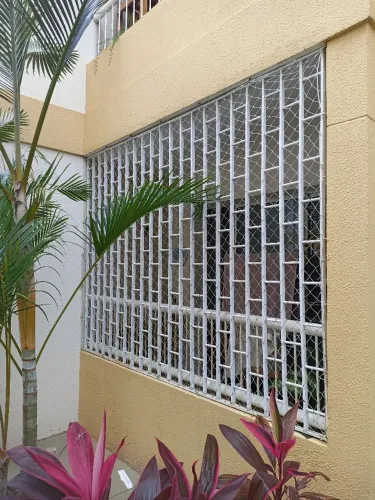 Grade em alumínio branca