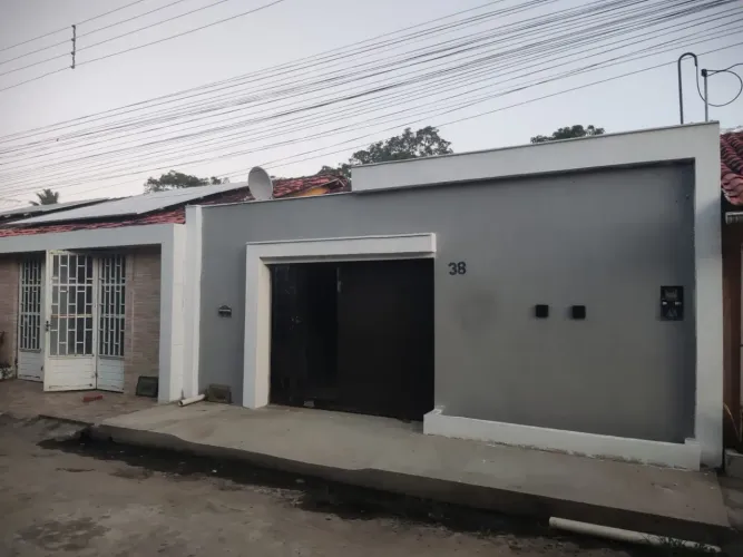 VENDE-SE CASA