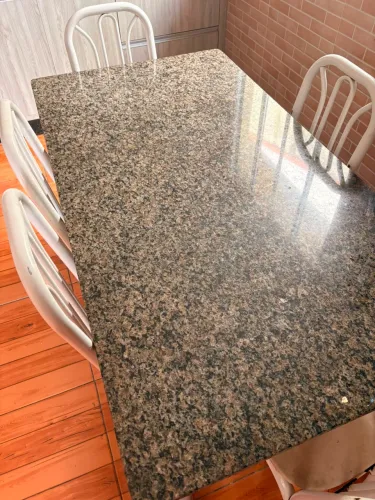 Oportunidade Mesa em GRANITO