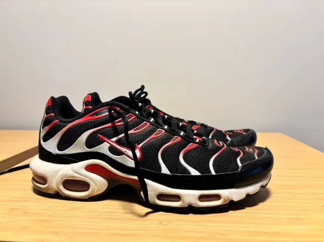 Nike Air Max Plus TN - Black/White/University Red | Original