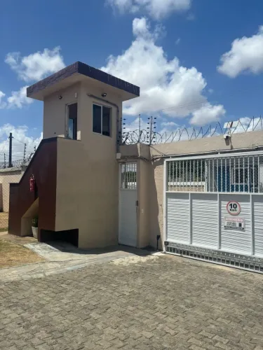 *CASA EM CONDOMÍNIO NO *PASSARÉ*