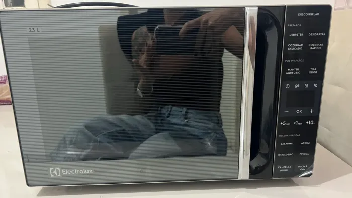 Microondas Eletrolux 23L espelhado (novo ainda no plástico)