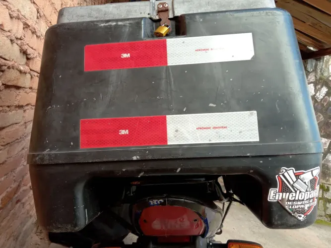 Baú para moto 45L, com adaptação para churrasqueira e outros, apenas 200 pila