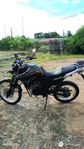 Vende-se lander 250 moto nova 
