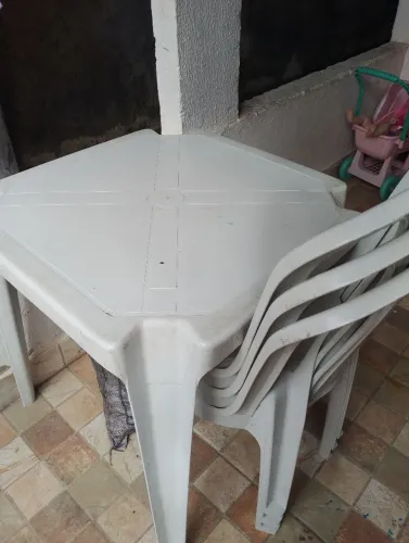 Kit mesa e cadeiras plástico 