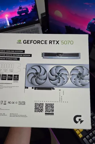 (Lacrada) RTX 5070 12GB Gigabyte Aero OC Branca