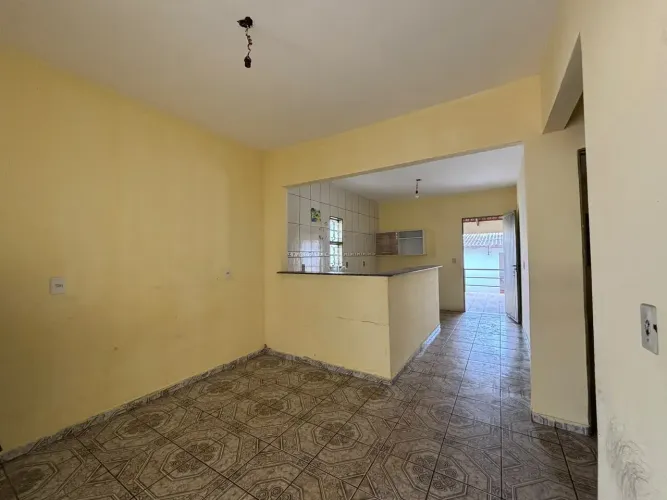 Casa com barracão nos fundos | 2 imóveis no mesmo terreno | R$ 300.000**