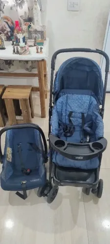 Kit carrinho e bebê conforto Cosco