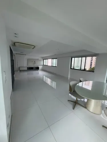 Imóvel para venda possui 225 metros quadrados com 4 quartos em Boa Viagem - Recife - PE