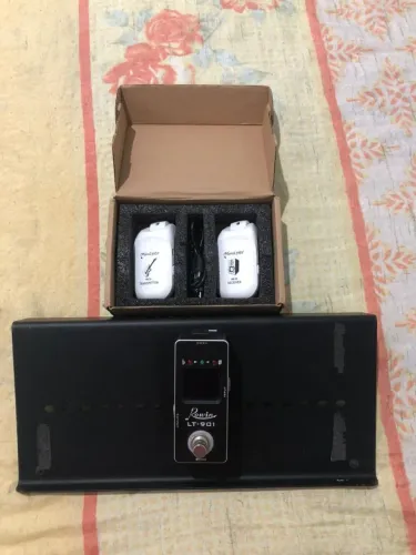 Pedal Bourn Com afinador e par de transmissor.