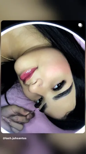 CÍLIOS VOLUMOSOS