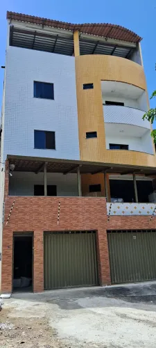 Aluga-se apartamento no Bairro Castália.