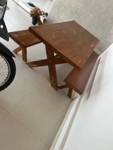 Mesa de Madeira Maciça Angelim Pedra + 2 Bancos.