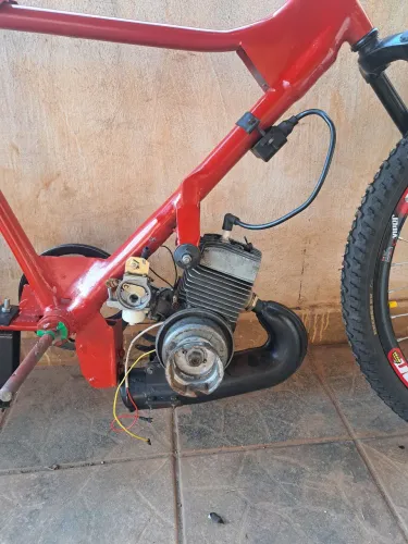 Vendo bicicleta com motor de mobilete..R$ 1700