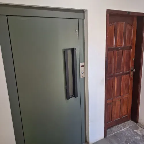 RIO VERMELHO POR R$ 335.000,00 -2/4, SUÍTE, REVERTIDO P/ 3/4, ELEVADOR, ARMÁRIOS, GARAGENS