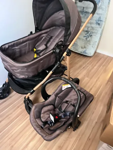 Vende se carrinho de bebê 