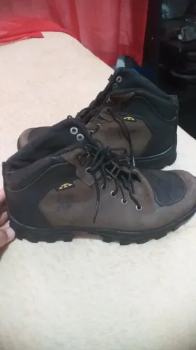 Vendo bota bullterrie. Número 39.