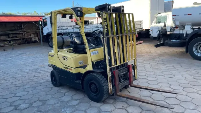VENDE-SE Empilhadeira Hyster50 Torre Tripla - GÁS