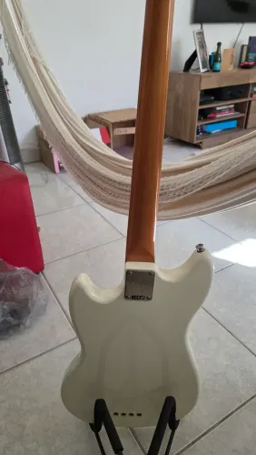 baixo mustang ótimo estado