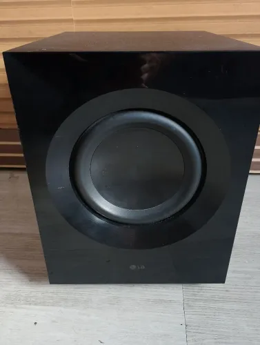 Caixa subwoofer LG grande