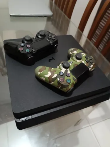 PS4 SLIM 500 GB + 2 CONTROLES ORIGINAIS