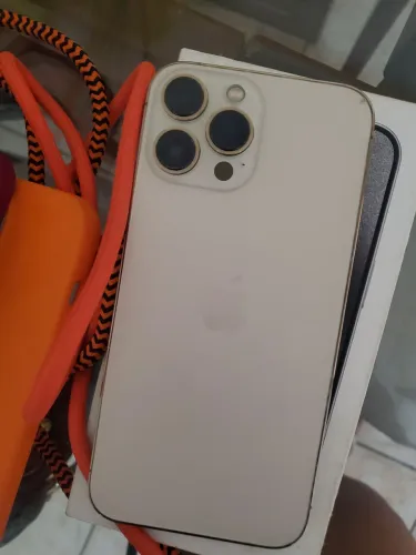 Iphone 13 pro max com carregador