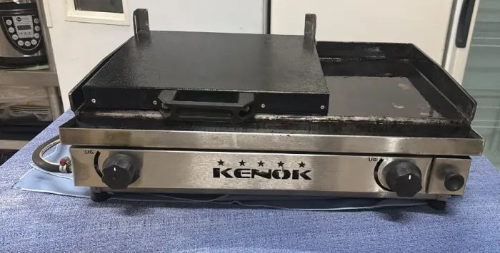 Chapa De Lanches Kenok com Prensa a Gás 60x35 Novinha
