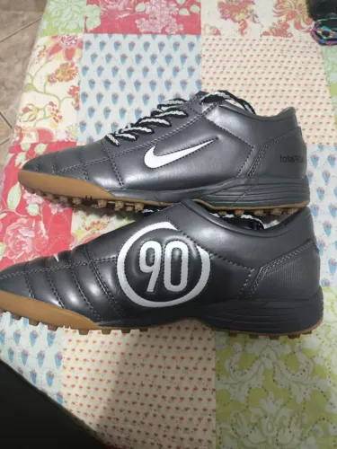 Chuteira total 90 society 40/41