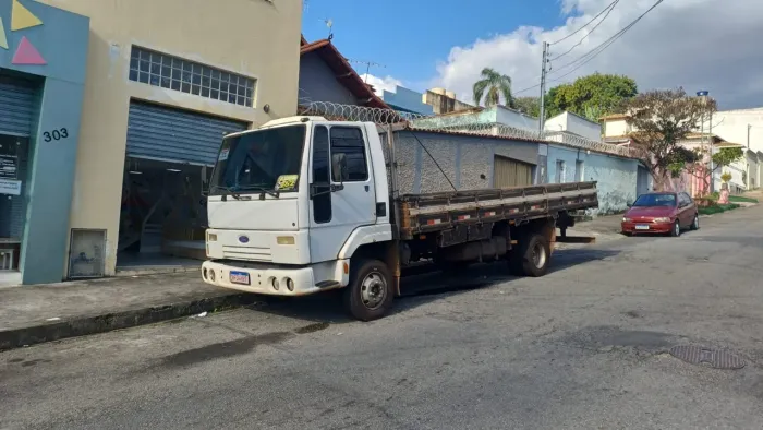 Caminhão Ford Cargo 
