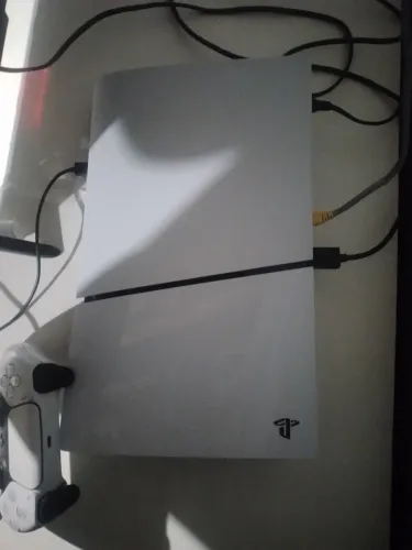 Ps5 slim pouco tempo de uso, estado de novo.