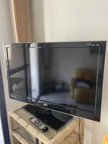 TV LCD Semp Toshiba 40? para retirada de peças