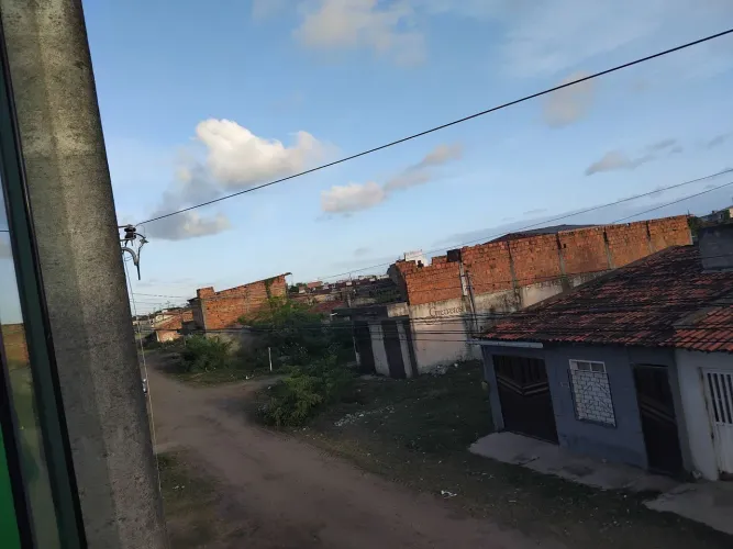 vendo terreno, já com uma casa pequena