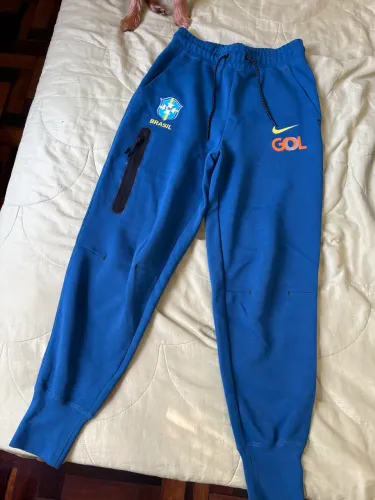 Calça Nike Seleção Brasileira CBF 26 Tech Fleece FEMININA