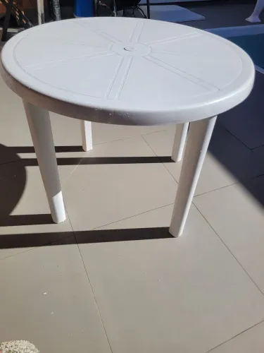 Mesa de plastico desmontável, entrego