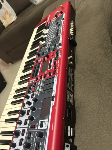 Nord Stage 4 compacto