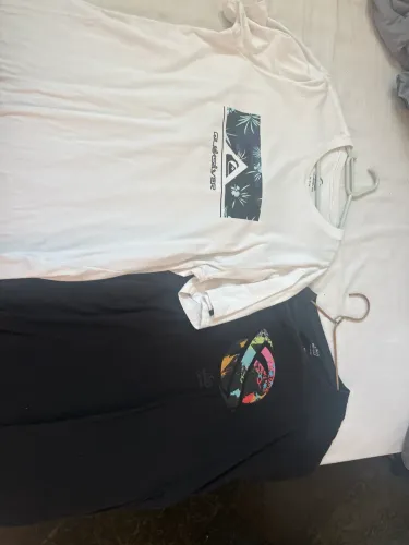 duas camisas de marca em perfeito estado!nunca usada tamanho M duas por 120