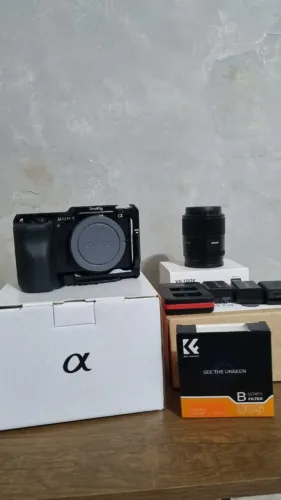Câmera Sony ZV-E10 + Viltrox 23mm 1.4 + Acessórios (Estado de Nova!)