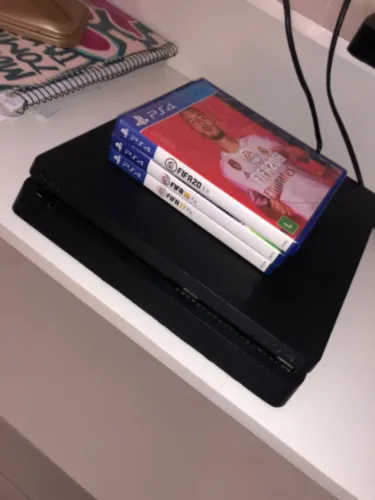 PS4 com 1 controle ( paralelo ) FIFA 16,17,20 não  quero trocar só quero o PIX