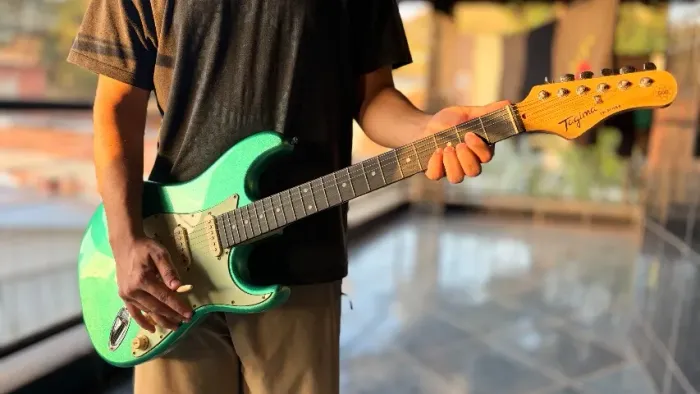 Guitarra Tagima e acessórios ( elétrica)