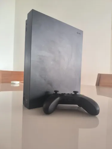 Xbox One X Usado + 2 controles
