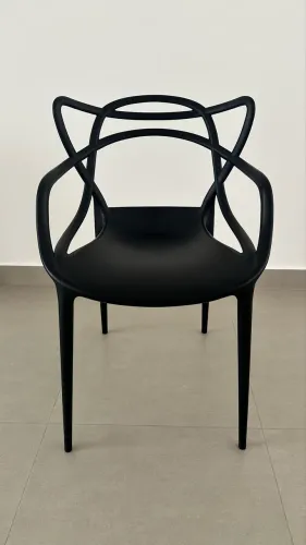 Cadeira Preta com Braços - Ótimo Estado | R$ 70