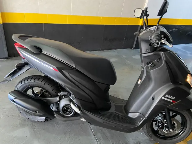 Venda moto Seminova com apenas 2.376 km