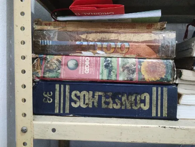 Livros antigos capa dura