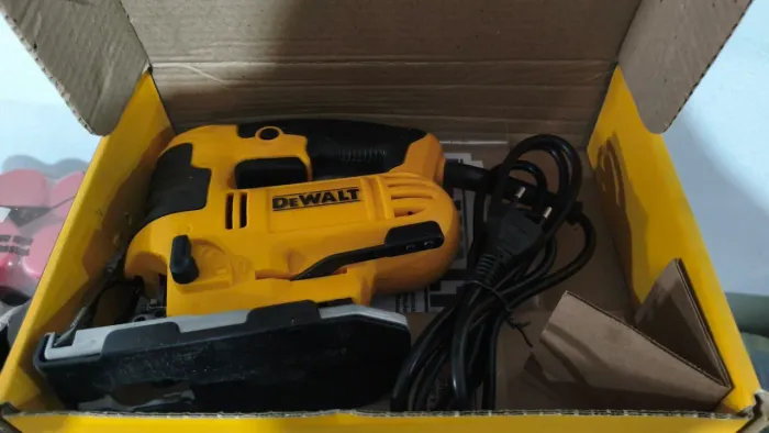 Serra Tico-Tico DeWalt modelo DWE300 (versão B2 - 220V)
