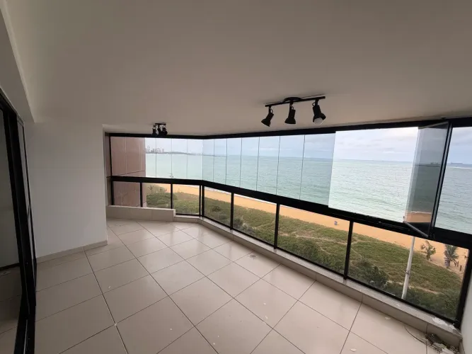 Alugo 4 quartos de 250m2 Frente para o Mar de Itapuã
