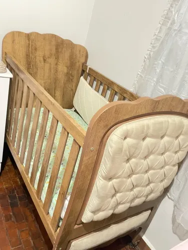Berço mini cama com capitonê 