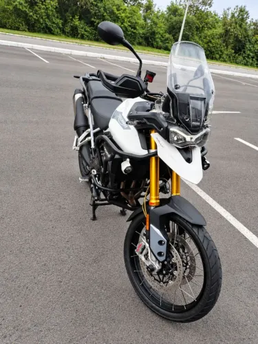 Vendo linda Tiger 900 branca moto impecável