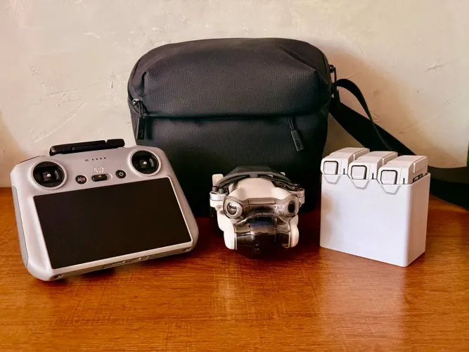 Drone DJI Mini 4 Fly More + Controle RC