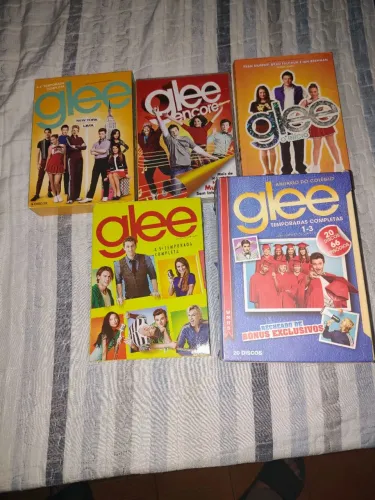 Coleção Glee (1-5 temporada + DVD Glee Encore + Livro Glee O Início) 