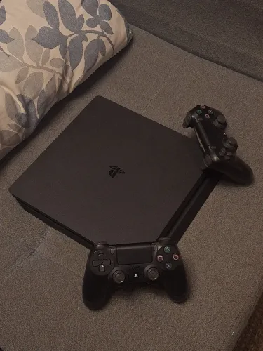 Ps4 slim +2 controles OG